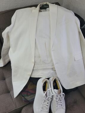 Men's White Linen Suit By Calvin Klein